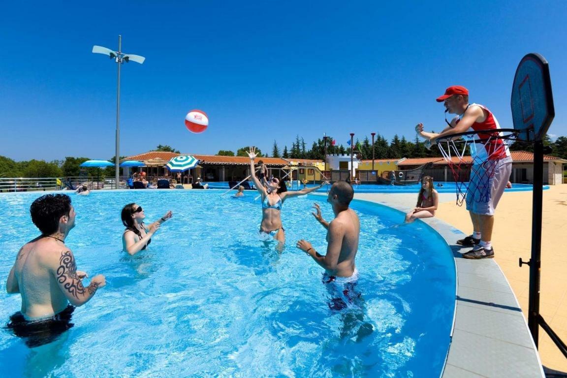 Panorama Mobile Homes In Camping Park Umag Bagian luar foto
