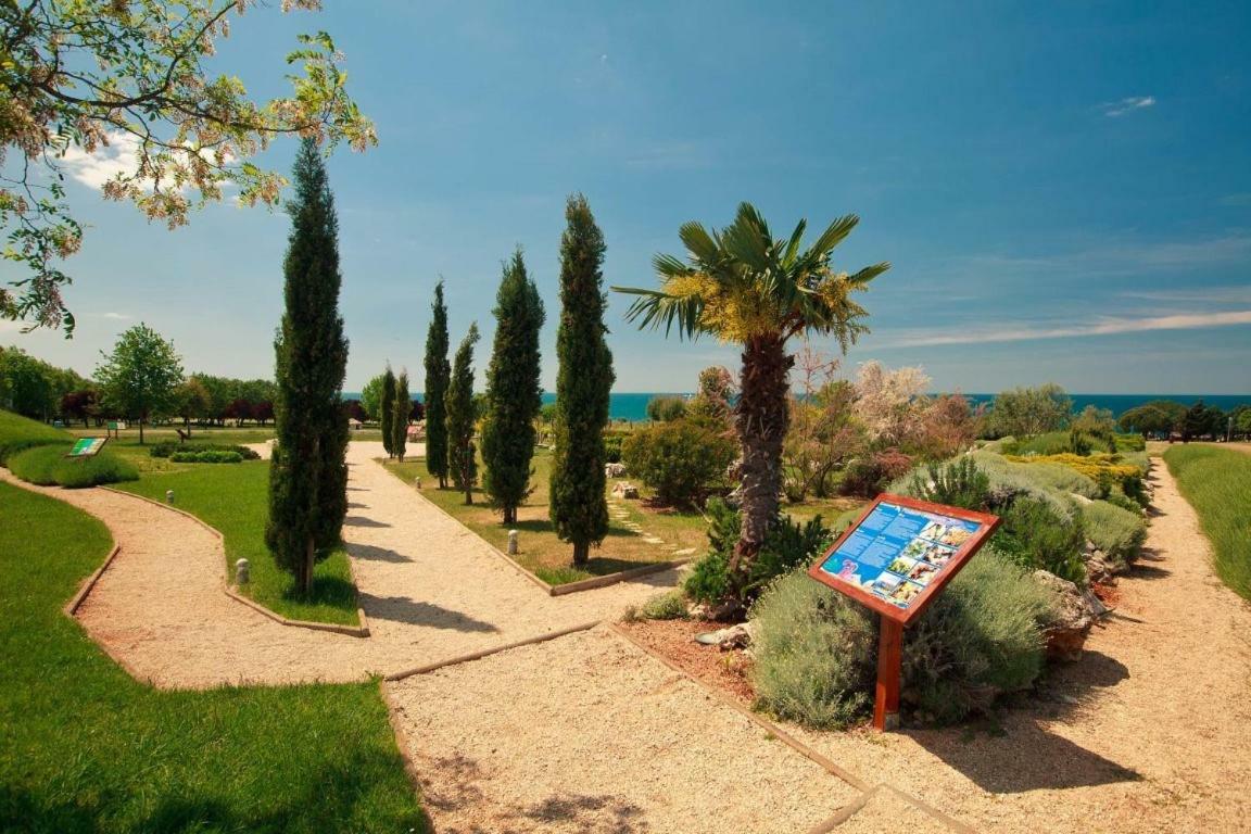 Panorama Mobile Homes In Camping Park Umag Bagian luar foto